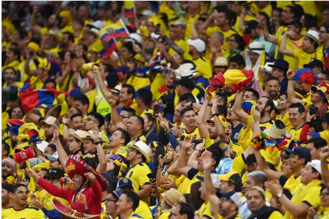 Mundial Qatar 2022: la actitud de los fanáticos japoneses que sorprendió a todos Fanáticos de Ecuador durante le partido inaugural.