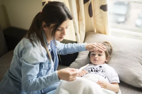 Cómo bajar la fiebre en niños La bronquiolitis afecta especialmente a menores de 2 años.