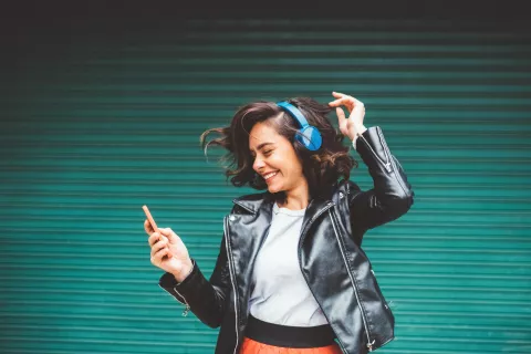 Cuándo es necesario usar tapones para los oídos El daño auditivo