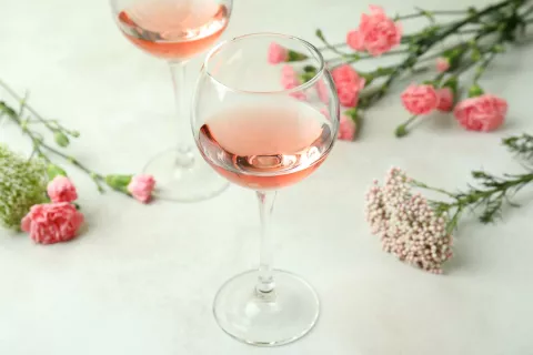 Vino rosado: 9 botellas que vas a querer conocer 8 botellas de vino rosado que nos copan.