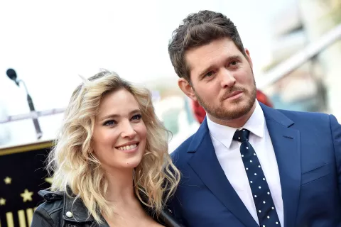Luisana Lopilato compartió una tierna foto junto a su hija Cielo, en Disney Luisana Lopilato compartió una tierna postal con su hija Cielo y su marido en Disney.