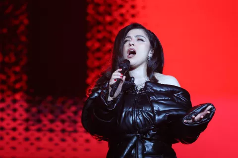 Mon Laferte en el Movistar Arena: una artista pasional que emocionó a todos Mon Laferte conmovió con un show en el Movistar Arena, en Buenos Aires.