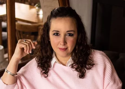 Así es Gina, el gin a base de flores que ahora lanza su propia fragancia Taté Moretti es la creadora de Gina Gin de Flores