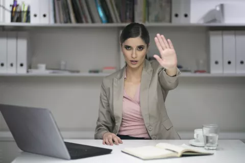 Violencia simbólica en el trabajo: qué significa y cómo prevenirla Violencia de género: las dificultades para denunciarla