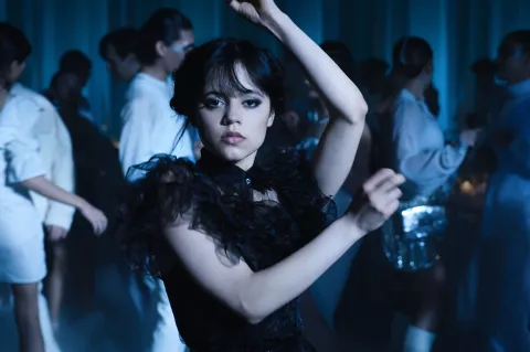 Merlina: así se creó el vestuario de la primera serie de Tim Burton Jenna Ortega como Merlina Addams en Wednesday.