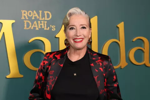 La impresionante transformación de Emma Thompson para convertirse en Tronchatoro de Matilda Emma Thompson durante el estreno de Matilda.