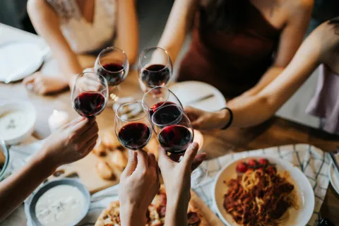 Córdoba: estos son los mejores lugares para ir a comer en Navidad y Año Nuevo Amistades y familias eligen empezar Año Nuevo en un restaurante