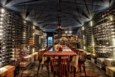 Pasar fin de año en Mar del Plata: 3 lugares ideales para ir a cenar en fin de año Un restaurante a media hora de la ciudad con bodega, cabañas y un menú de fin de año diseñado especialmente con productos de mar.
