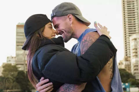 Tini y Rodri De Paul en su hermoso reencuentro.