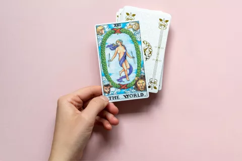 Navidad: 4 regalos ideales para los amantes del esoterismo 5 regalos ideales para los fanáticos de lo esotérico.