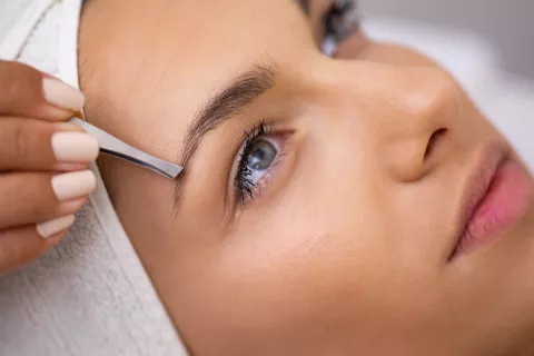Depilación: cuáles son las diferentes opciones para las cejas Depilación de cejas