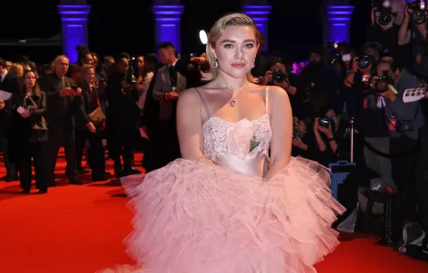 Florence Pugh: su look barbiecore que dejó a todos sin palabras Florence Pugh vuelve a deslumbrar con su look en la red carpet.