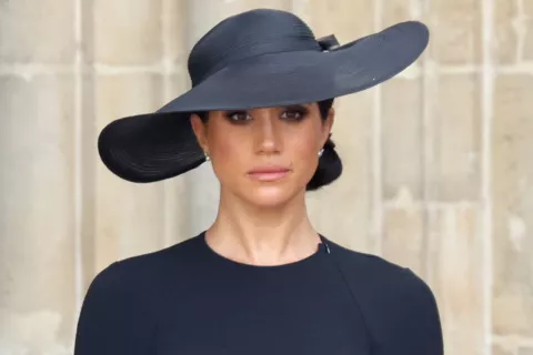 Meghan Markle: un periodista británico la calificó de "repugnante" y casó indignación en el Reino Unido Meghan Markle durante le funeral de la Reina Isabel II.