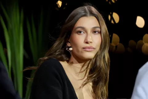 Cuál es la dolorosa enfermedad de Hailey Bieber que pone en riesgo su vida La dolorosa enfermedad de Hailey Bieber.