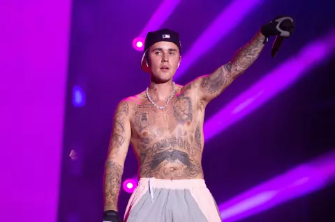 El escándalo por la colección de H&M de Justin Bieber: "Es basura, no la compren” Justin Bieber repudió a H&M por lanzar una colección sin su autorización.