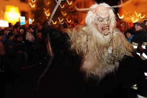 Navidad 2023: estas son las 10 tradiciones más extrañas y extravagantes del mundo Navidad: Krampus es la otra cara de Santa Claus.