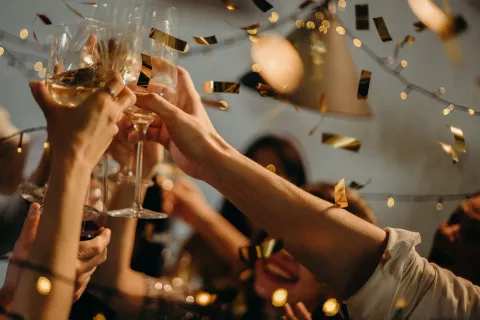 5 botellas de vino espumante, ideales para brindar a fin de año.