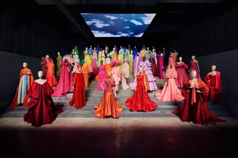 Valentino: la impresionante exhibición en Qatar en la que podés recorrer su historia Podés visitar "Forever Valentino" en Qatar hasta abril 2023.