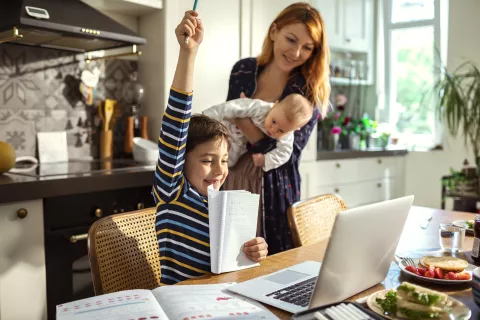 Maternidad: cómo articular la crianza con el trabajo Las dificultades de armonizar crianzas con trabajo.