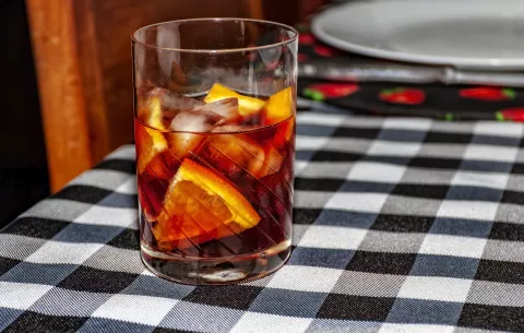 Día del Vermut: 5 propuestas que traen algo diferente al clásico vino fortificado 5 nuevas propuestas de vermut que te van a copar.
