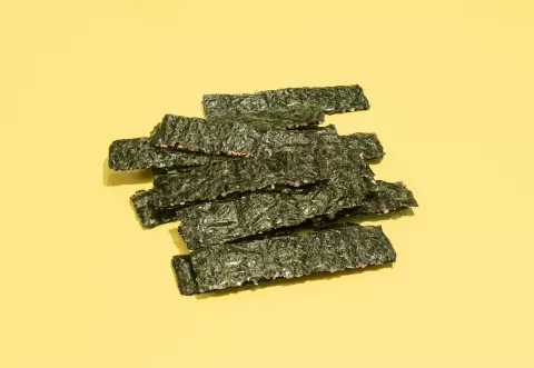 Alga nori: estos son los beneficios de sumarla a nuestra alimentación Cuáles son los beneficios de comer alga nori.