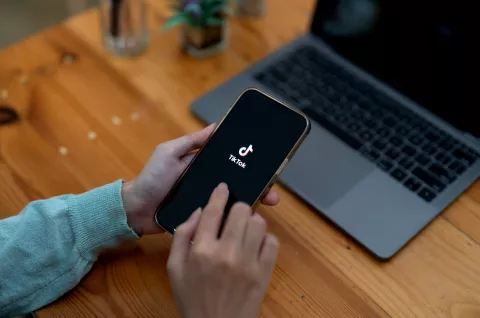 Cuáles son los riesgos de que nuestros hijos usen Tik Tok.
