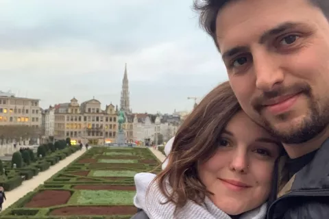 Lionel Messi: quién es Juliana, la diseñadora de OHLALÁ! que creó su estampita Juliana y Thomas en Bruselas, Bélgica.