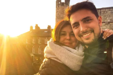 Lionel Messi: la conmovedora historia detrás de la estampita creada por Juliana Juliana y Thomás, los creadores de las estampitas de Messi.