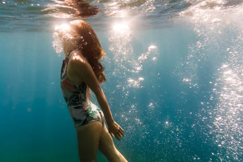 5 experiencias acuáticas que van a beneficiar tu salud mental y emocional agua.jpg