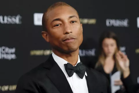 Pharrell Williams es el nuevo director creativo de la línea masculina de Louis Vuitton Pharrell Williams ocupará el puesto que tenía Virgil Abloh.