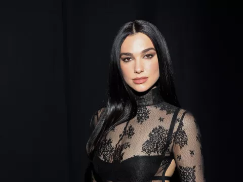 Dua Lipa: su impactante look para el desfile de GCDS Dua Lipa durante el desfile de GCDS.