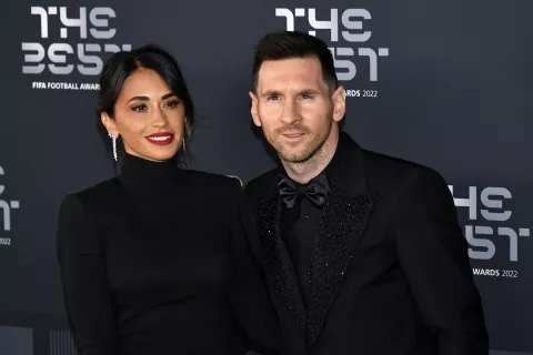 Anto Roccuzzo: el pequeño y carísimo accesorio con el que marcó tendencia El impactante look que eligió Anto Roccuzzo para The Best.