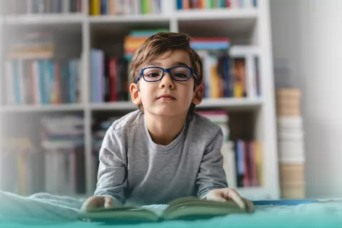 Miopía: cómo saber si tu hijo necesita anteojos Las claves para identificar si tu hijo tiene miopía.