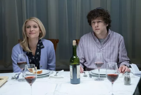 La nueva vida de Toby: por qué no deberías perder más tiempo y arrancarla ya mismo Jesse Eisenberg y Claire Danes en La nueva vida de Toby.