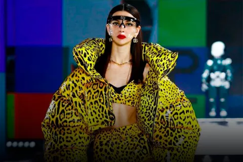 Moda futurista: 5 prendas para sumar a tu ropero Moda futurista: 5 prendas para sumar a tu guardarropas