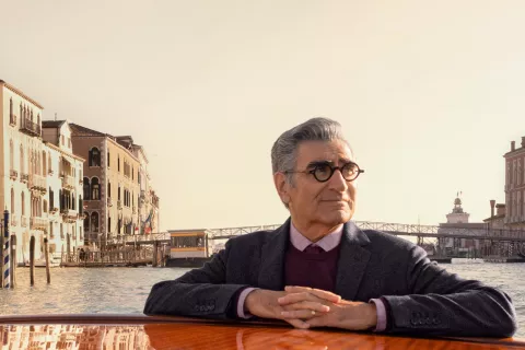 The Reluctant Traveler: por qué a Eugene Levy no le gusta viajar Eugene Levy viaja a diferentes partes del mundo en su nuevo show de AppleTv+.