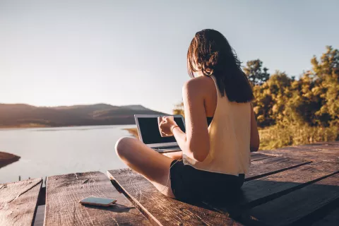 FOMO laboral: red flags para saber a qué prestar atención Señales de que no podés desconectar de tu trabajo.