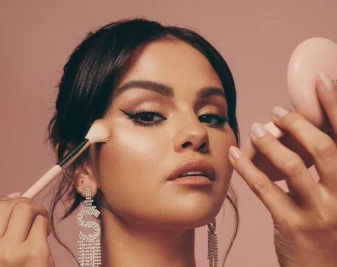 Selena Gómez: así es su rutina de make up que es furor en TikTok Make up: la rutina de Selena Gomez.