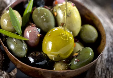 Aceite de oliva: qué tener en cuenta a la hora de elegirlo Aceite de oliva: ¿qué tener en cuenta para elegir uno bueno?