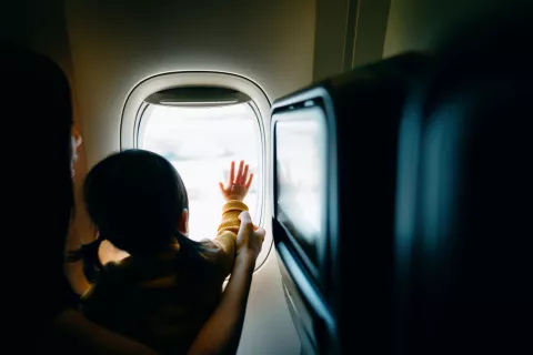 Viajar en avión con personas con autismo: una mamá cuenta la experiencia con su hijo Viajar en avión con un niño con autismo