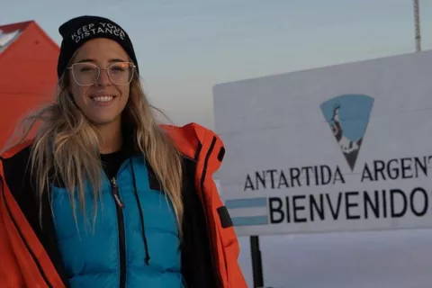 Nati Jota transmitirá en vivo con Momo desde la Antártida Nati Jota desde la Base Marambio en la Antártida Argentina.
