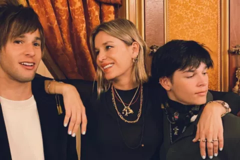 Dolores Barreiro: sus hijos, Salvador y Milo, debutaron como modelos de Kosiuko en la BAF Week Los hijos de Dolores Barreiro desfilaron para Kosiuko.