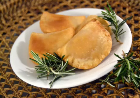 Semana Santa 2024: el secreto para hacer las mejores empanadas de vigilia Receta de las empanadas de atún.