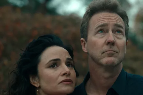 Extrapolations: la demoledora serie de AppleTv+ que explora las consecuencias del cambio climático Edward Norton y Mia Maestro son parte del elenco.