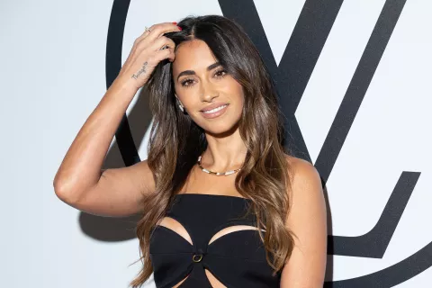 Antonela Roccuzzo: así es el exclusivo huevo de Louis Vuitton que recibió para Pascuas Anto Roccuzzo estuvo presente en el desfile de Louis Vuitton.