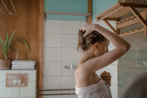 Viral en TikTok: así se usa el masajeador de pelo Cómo es y cómo se usa el masajeador capilar viral en TikTok