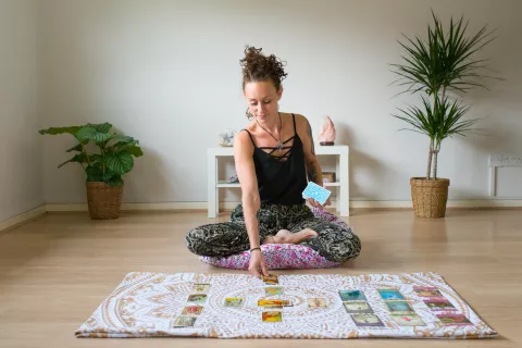 Tarot: así puede ayudarte para potenciar el amor propio Tarot: ¿cómo nos puede ayudar a potenciar el amor propio?
