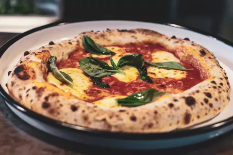 Pizzamanía: 50 pizzerías de la ciudad se suman a este evento gastronómico Un evento que ningún amante de la pizza se puede perder.
