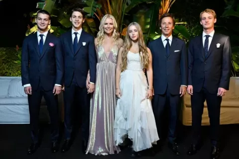 Taína, la hija de Valeria Mazza y Alejandro Gravier, cumplió 15 años y compartió las fotos de su mega fiesta Taína junto a su mamá, papá y hermanos.