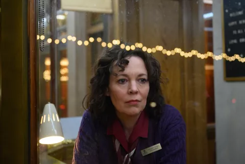 Imperio de luz: la nueva película de Olivia Colman llega al streaming Olivia Colman brilla como la protagonista de Imperio de luz.